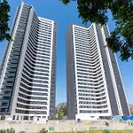 Skyline VI Pool & Coworking By Ele Apartments