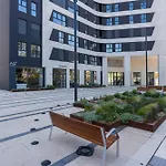 Skyline VI Pool & Coworking By Ele Apartments
