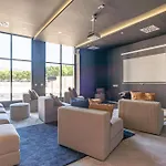 Skyline VI Pool & Coworking By Ele Apartments